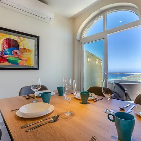 Ultra-modern 3br W/hot Tub + Incredible Sea Views Appartement *