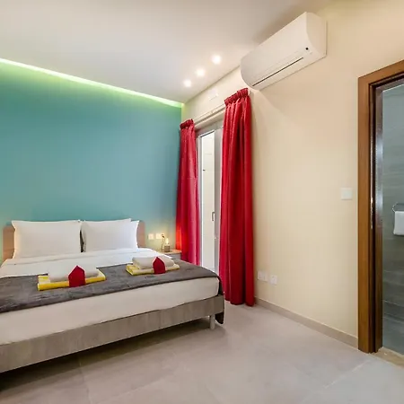 Ultra-modern 3br W/hot Tub + Incredible Sea Views *
