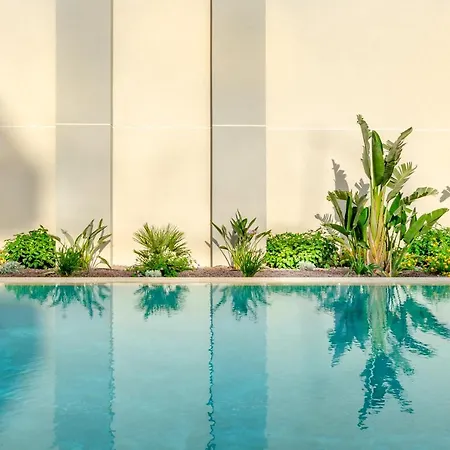 Ultra-modern 3br W/hot Tub + Incredible Sea Views *
